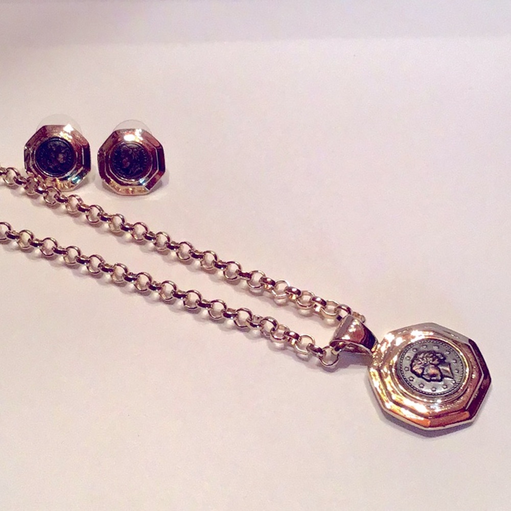 New Necklace & Earrings Set. Goldtone